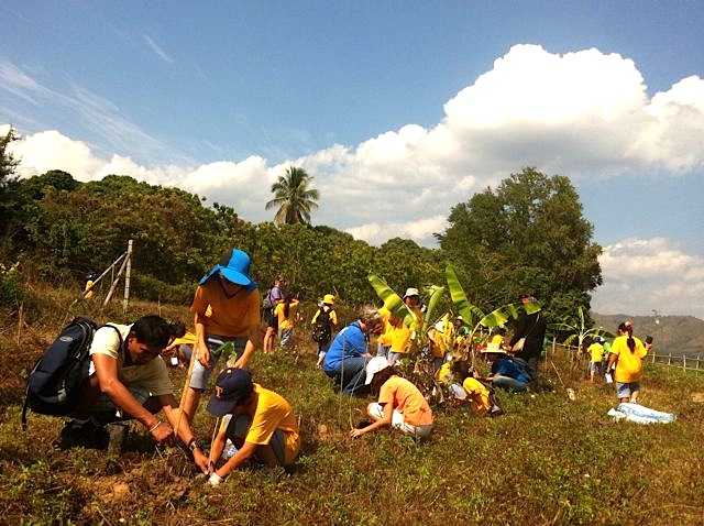 Panyaden School students practice Metta for the environment by planting trees IMG_9214 Panyaden School Chiang Mai