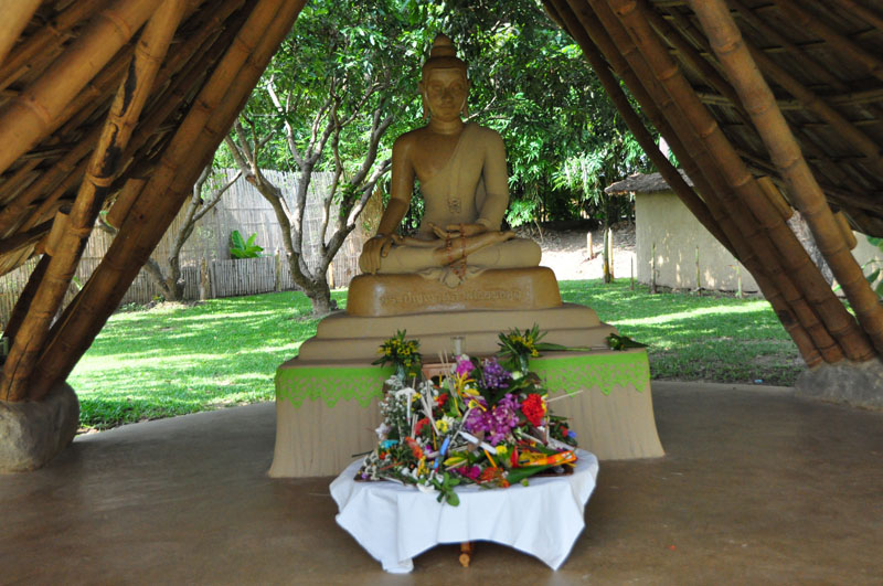 dsc_2423 Main Buddha image, Panyaden School Chiang Mai