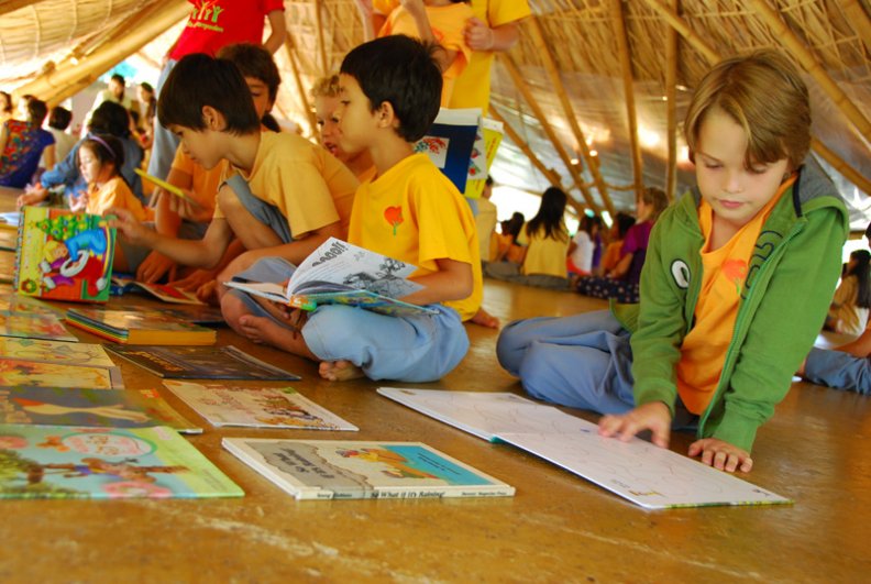 Students enjoy books during Panyaden School Reading Week 2013 dsc_0928