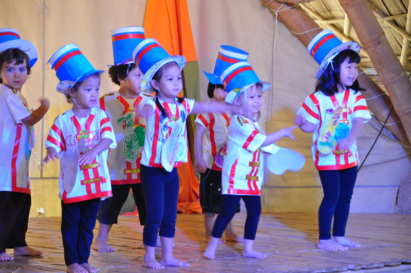 dsc_9567 Panyaden student performance for Blossom Day 2013, Panyaden School