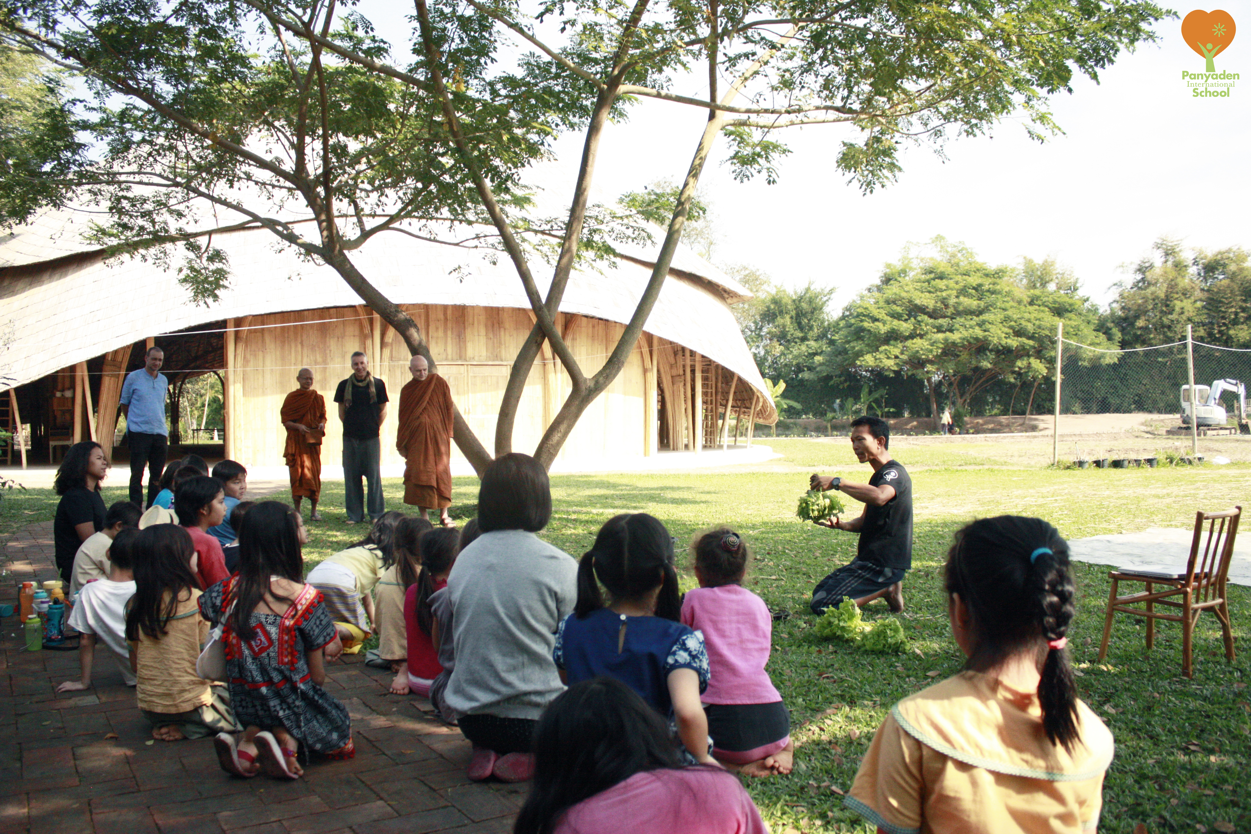 Ven. Ajahn Jayasaro and Ajahn Jiew observe Panyaden Life Skills Class for Year 3