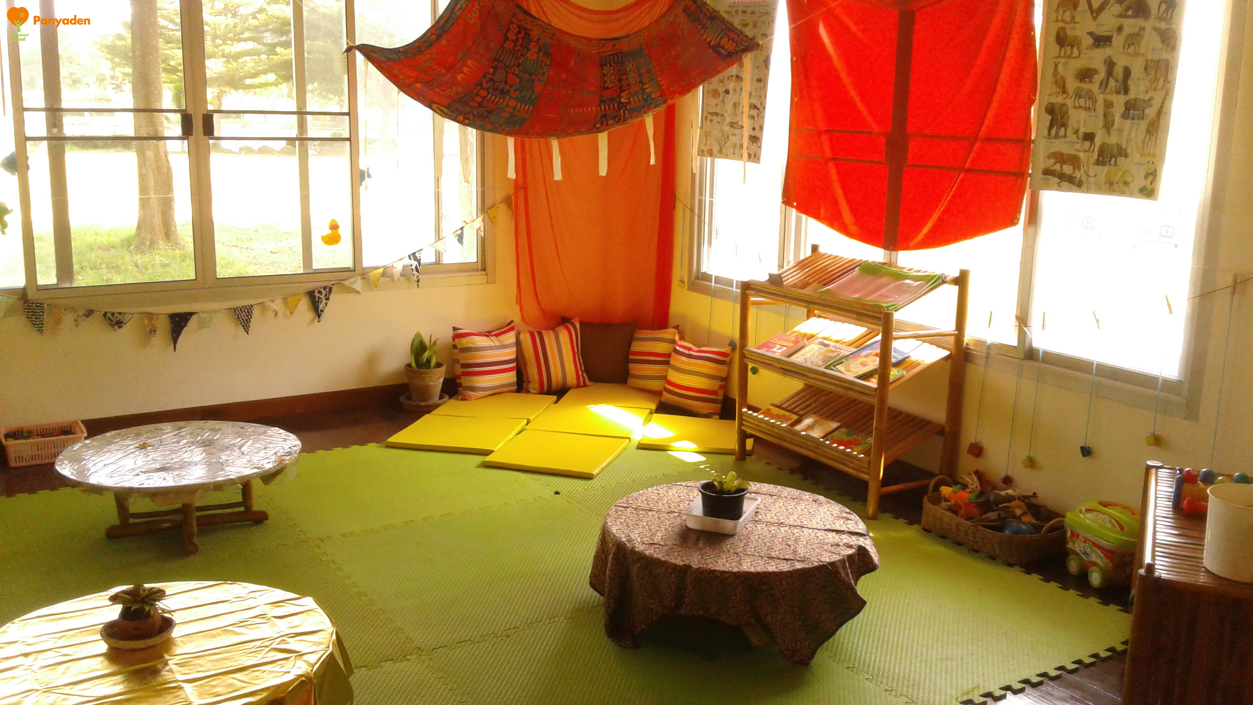 Panyaden temporary site: comfortable classroom