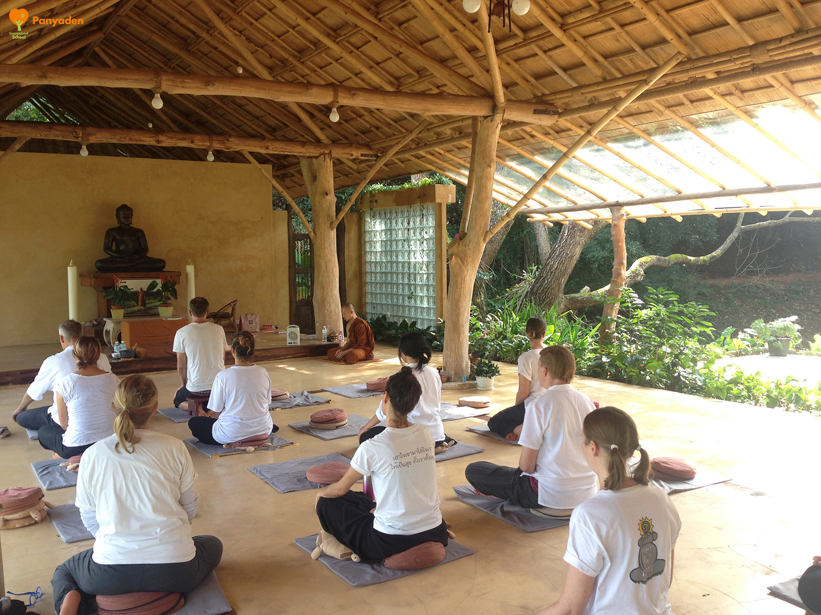 Panyaden teacher meditation retreat Chiang Rai - sitting meditation